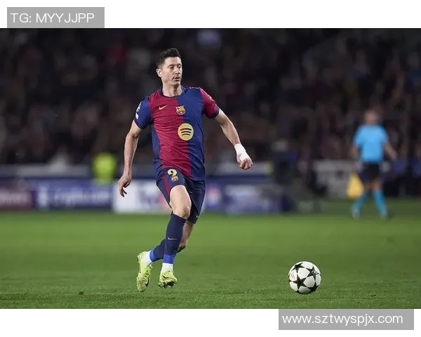 莱万在欧冠赛场火力全开10场打入12球领跑射手榜稳居金靴之位